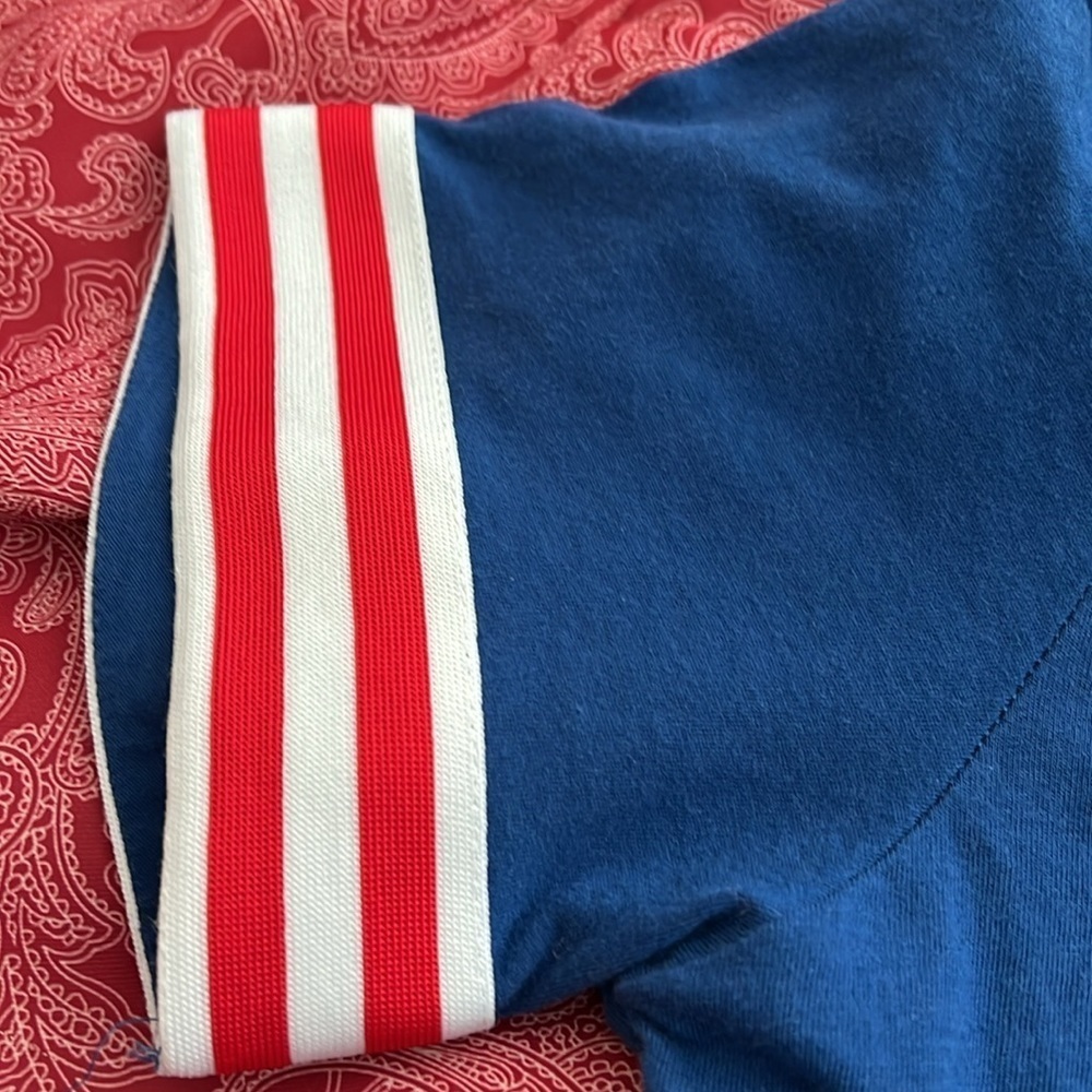 CHICAGO CUBS fan shirt. V-neck. Size medium.  Excellent condition - Picture 4 of 8